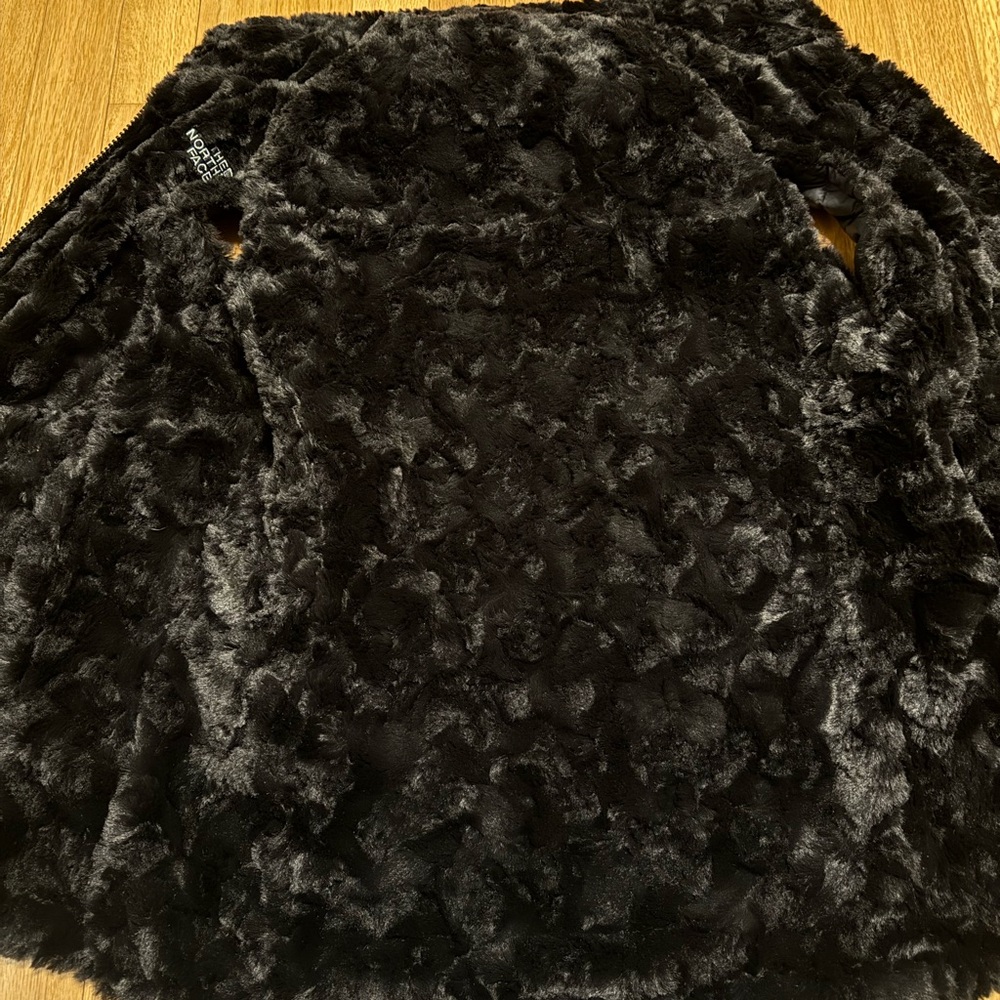 women’s north face vest - Picture 3 of 4
